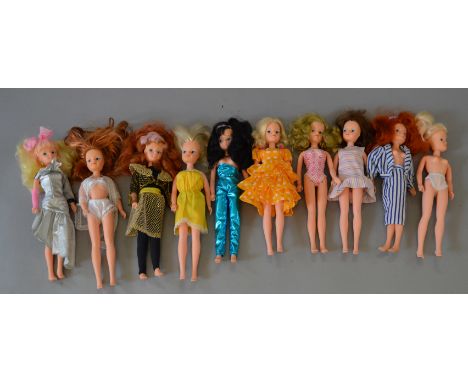 10 x Pedigree Sindy dolls, c.1986, includes Marie and Disco Magic dolls. Not all in correct outfits. Overall VG.