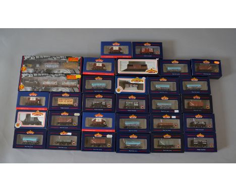 OO Gauge. Bachmann. 30 x assorted boxed rolling stock. Overall VG