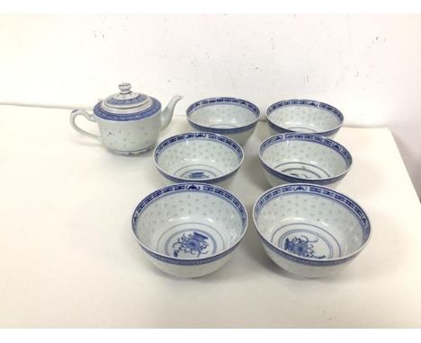 A set of six rice pattern Chinese bowls, together with teapot (11cm x 16cm x 10cm)