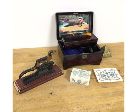 A mixed lot including a modern Japanese musical jewellery box, the hinged lid with painted mirror interior (hinge a/f) (10cm 
