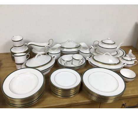 A Spode Tuscana pattern dinner service including ten dinner plates (27cm), eleven side plates, ten soup plates, tureens, six 