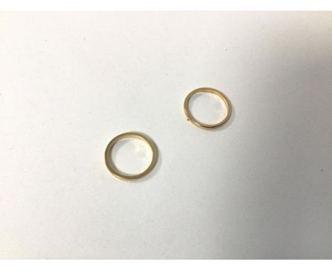 Two 18ct gold wedding bands (one: O/P the other: R) (5.5g)