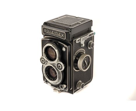 A Rolleiflex 3.5 B TLR Camera, black, serial no. 1488567 with Schneider Xenar f/3.5 75mm lens, serial no. 4174268, body, G-VG