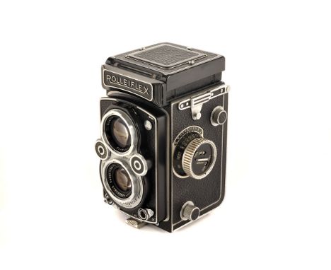 A Rolleiflex 3.5 B TLR Camera, black, serial no. 1430112, with Schneider Xenar f/3.5 75mm lens, serial no. 3800645, G, shutte