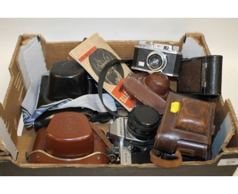 A COLLECTION OF VINTAGE CAMERAS TO INCLUDE PAXETTE, KODAK, PALINA ETC