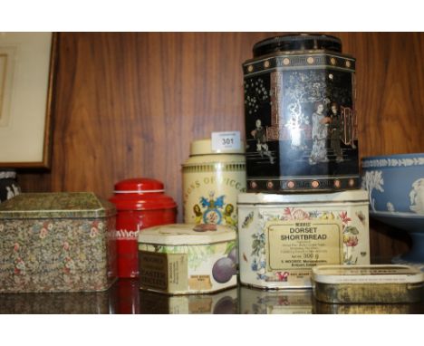 A SELECTION OF VINTAGE TINS 