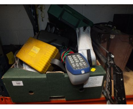 A TRAY AND CASE OF VARIOUS ELECTRICALS, TELECOM TOOLS ETC
