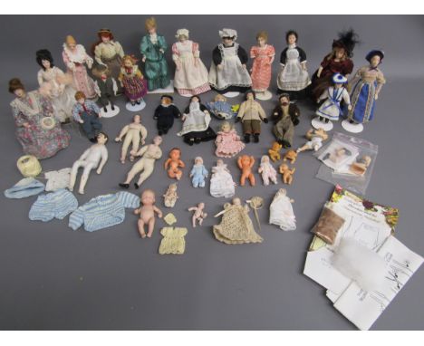 Collection of dolls house figures includes ladies, maids, gentlemen, babies, children -&nbsp; ceramic, vinyl, jointed, 5 piec