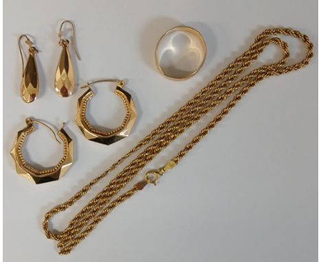 Broken 9ct gold rope twist necklace, 9ct gold ring &amp; 2 pairs of 9ct gold earrings, total 8.16g