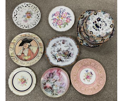 Various Victorian and later plates including Royal Worcester, Royal Doulton etc