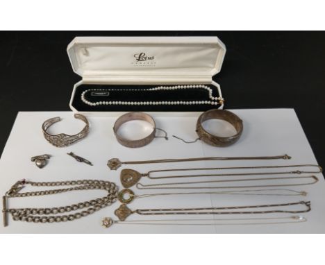 Selection of silver jewellery including spiders web bangle &amp; 2 others, heart locket suspended on bow brooch, necklaces &a