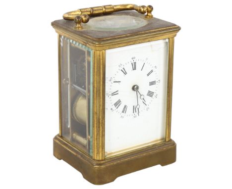A French brass-cased 8-day carriage clock, striking on a gong, case height 13cm 