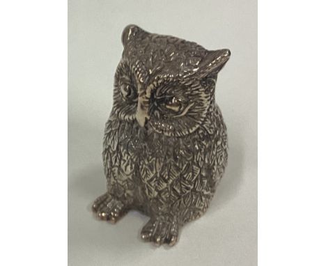 A novelty silver pin cushion in the form of an owl. Marked 925 to base. Approx. 50 grams. Est. £100 - £150.
