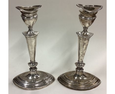 A fine pair of Victorian silver candlesticks. Sheffield 1898. By Mappin & Webb. Approx. 510 grams. Est. £120 - £150.