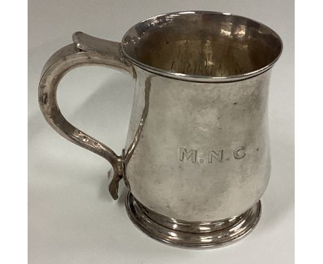 A good George II silver mug. Marked to base and handle. London 1745. By Richard Bayley. Approx. 152 grams. Est. £200 - £300.
