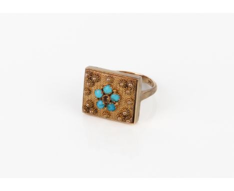 A vintage 14ct yellow gold, turquoise and smoky quartz plaque ring - hallmarked '14K', with a smoky quartz and turquoise flor