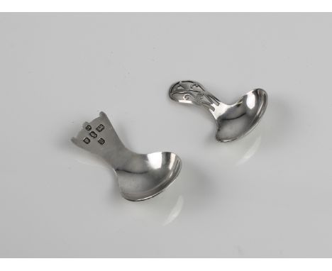 An Elizabeth II silver Silver Jubilee caddy spoon - maker JA, London 1977, with castle top terminal, 7.1 cm long; together wi