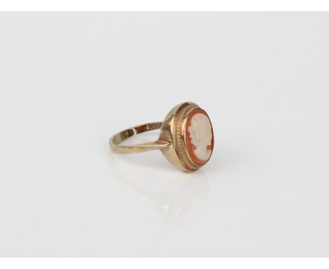 A vintage 9ct gold cameo ring - hallmarked Birmingham 1978, size Q, 3.3g.