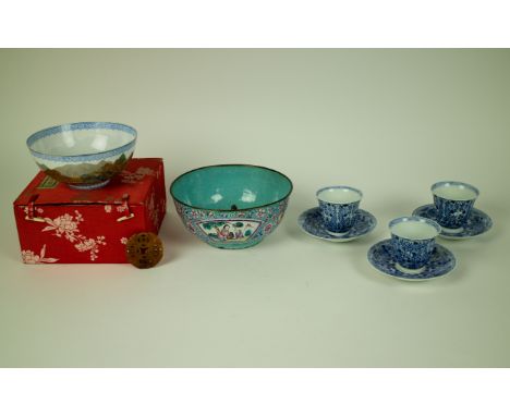 Lot Asian Chinese bowl of egg-shell 3 sake cups with dish Canton enamel bowl Jade decorative piece Lot met divers Aziatische 