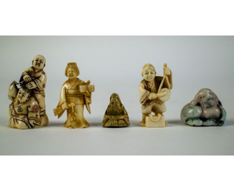 Lot with 5 Japanese netsukes 4 ivory and 1 stone netsuke. 2 Signed on the bottom. With certificate Ivory Experts in reference