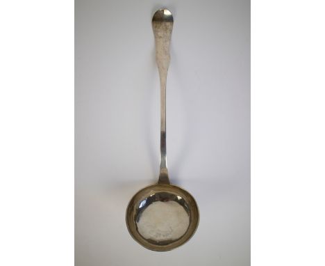 Silver ladle Ath 18th C. Een zilveren soeplepel Ath, 18e eeuw. L 35 cm