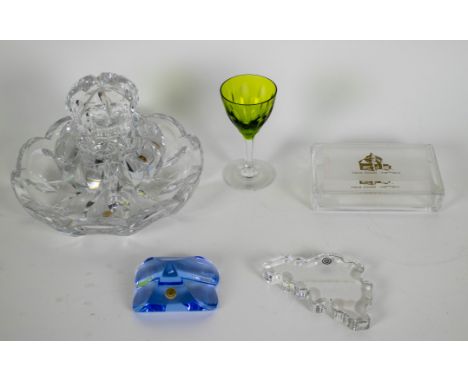 Lot Val Sint Lambert items Amongst others, a crystal inkwell with scale Leon Ledru, paperweights, a glass green crystal, a cr