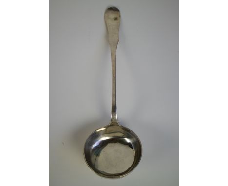 An early 18thC silver gilt vermeil ladle Ghent 1782 Een zilver soeplepel, gedateerd 1782. L 34 cm