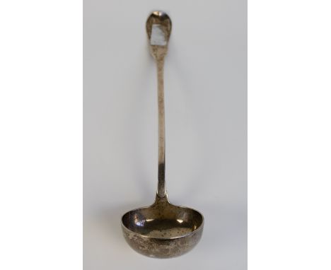 A Belgian silver soup ladle Ath Dated 1770. Een Belgisch zilveren soep lepel, gedateerd 1770. L 38 cm