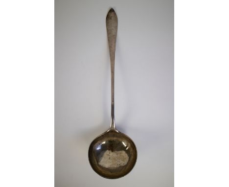 Silver ladle Belgium 1787 Een Belgische zilveren soeplepel gedateerd 1787. L 36.5 cm