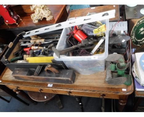 A COLLECTION OF VINTAGE TOOLS 