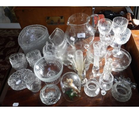 A QUANTITY OF GLASSWARE