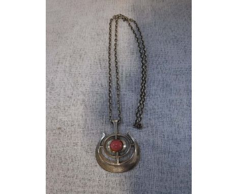 AN ART DECO STYLE DAVID ANDERSON NORWEGIAN SILVER AND ENAMEL PENDANT on a white metal chain