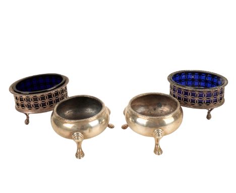 A PAIR OF GEORGE IV SILVER SALTS by James Fray, Dublin, 1826, of circular form, with gadrooned border, on three pad feet, 7.5