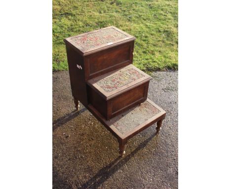 A Georgian style commode and steps, together with simulated walnut set of circular library steps, AF