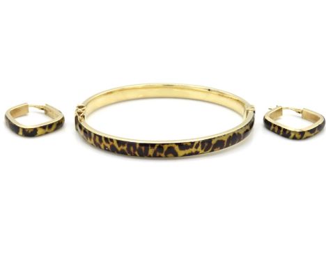 A 9ct gold leopard pattern earring & bangle set, bangle 61mm x 51mm, earrings 21mm wide, 10.3g