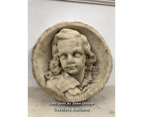 STONE WALL PIECE DEPICTING YOUNG LADY^ 38CM (DIA) X 9CM (D) / ITEM LOCATION: GUILDFORD^ GU14SJ (WELLERS AUCTIONS)