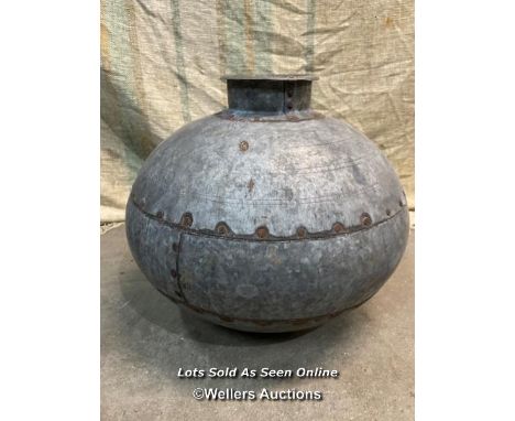 *GALVANISED RIVETED WATER POT - 30CM H / ITEM LOCATION: GUILDFORD, GU14SJ (WELLERS AUCTIONS), COLLECTION FOR THIS LOT WILL BE