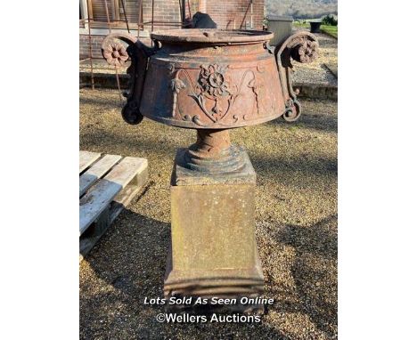 CAST IRON URN PLANTER ON PLINTH, 107CM (H) / ITEM LOCATION: LINGFIELD (RH7), FULL ADDRESS WILL BE GIVEN TO SUCCESSFUL BIDDER,