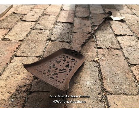 *ORNAMENTAL IRON COAL SHOVEL, 78CM (L) / ITEM LOCATION: GU8, FULL ADDRESS WILL BE GIVEN TO SUCCESSFUL BIDDER