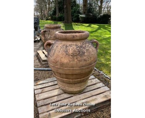 PAIR OF LARGE WEATHERED TERRACOTTA HANDMADE URNS, EACH 105CM (H), SOME DAMAGE TO HANDLES (SEE IMAGE) / ITEM LOCATION: LINGFIE