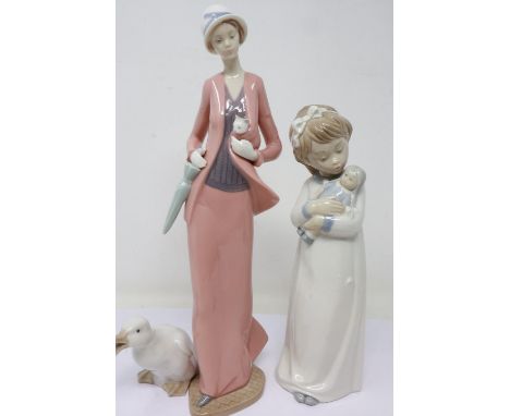 Three Nao figurines, no cracks or chips, largest H: 31 cm. UK P&amp;P Group 3 (£30+VAT for the first lot and £8+VAT for subse