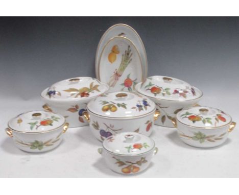A Royal Worcester Evesham pattern part dinner service