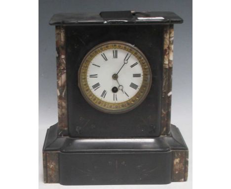 A late Victorian slate mantel clock25 x 23 x 13cm