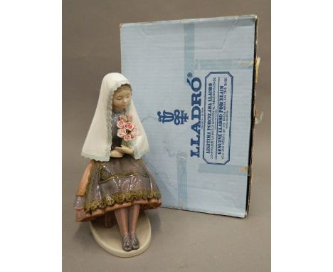 A large Lladro porcelain figurine, Lagarteranita Sentada No.5127, in original box