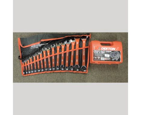 A tow chain, together with a spanner set