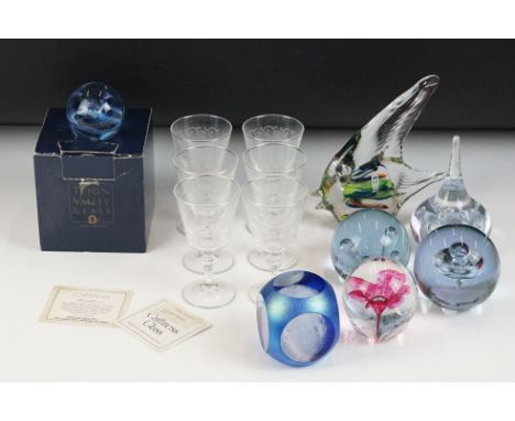 Group of mixed glassware to include a Mdina Glass fish (with sticker, signed to base), 6 paperweights (featuring Caithness 'M