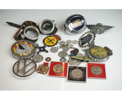 A small collection of automobile / car club grill badges together with a small group of commemorative medals. 