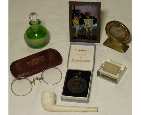 BOX OF COLLECTORS ITEMS INCL SCENTS BOTTLE, CLAY PIPE, BUTTERFLY WING PICTURE ETC   