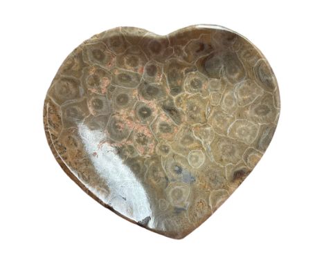 Fossilised coral dish in the form of a heart, H14cm