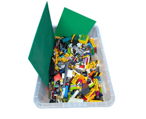 Large quantity of lego, including loose components and base plates